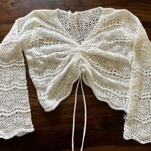 Crochet Knit White v-neck long-sleeved top with tie ruching